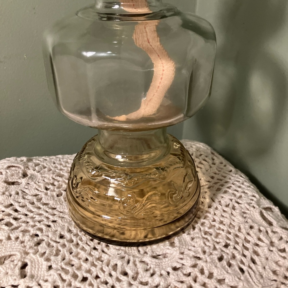 Vintage Pedestal Oil Lamp Clear Glass Chimney Made In Hong Kong 16” - Picture 3 of 9